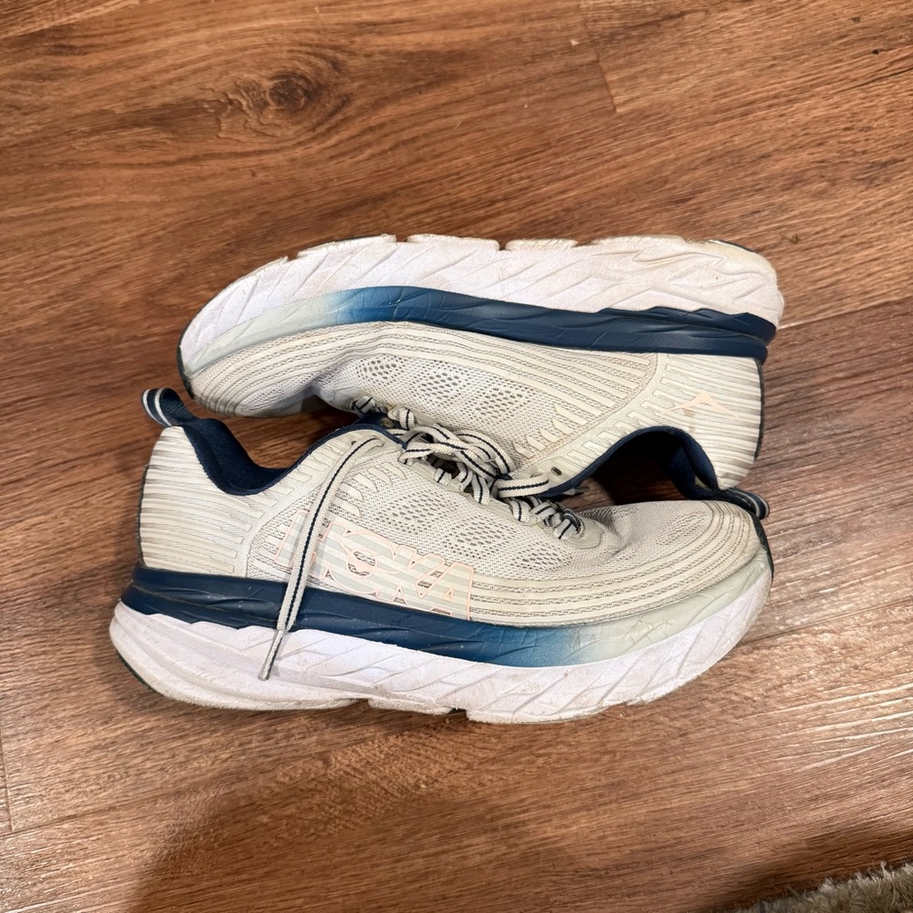 Women’s HOKA Bondi 6 shoes size 7